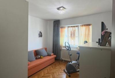 Apartament cu 3 camere în Cetate