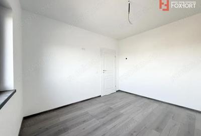 Casă cu 4 camere cu Teren 322 Mp în Săcălaz