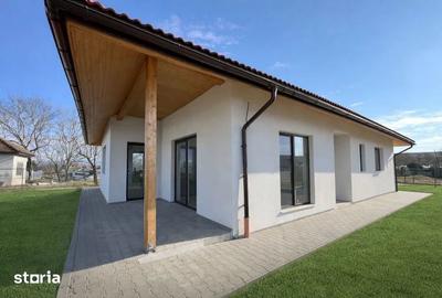 Casă cu 4 camere cu Teren 750 Mp în Jucu - 2