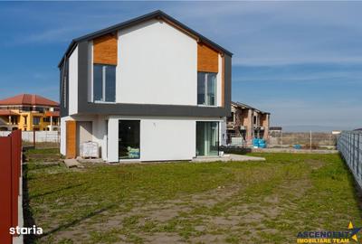 Casă cu 4 camere decomandat cu Canalizare în Cristian - 16