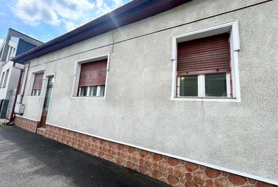 Casă individuală cu 4 camere cu Canalizare în Centrul Civic - 1