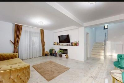 Casă cu 4 camere în Central - 2
