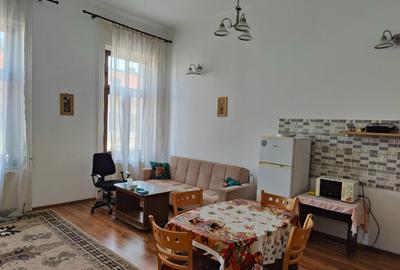 Inchiriez Apartament 4camere 120mp intre Gara centrala si magazin Cris