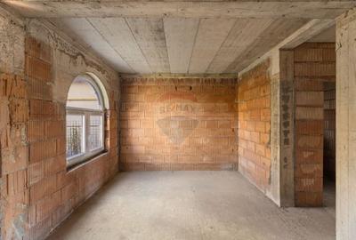 Casă la roșu cu teren generos, 500 mp, situată pe strada Ostașului - 24