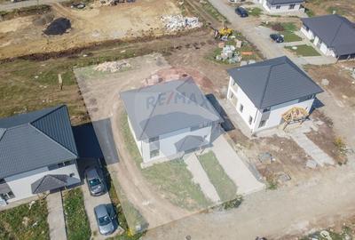 Casă cu 4 camere cu Teren 755 Mp în Jucu de Sus - 3