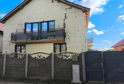 Casă cu 6 camere cu Teren 500 Mp în Lovrin - 1