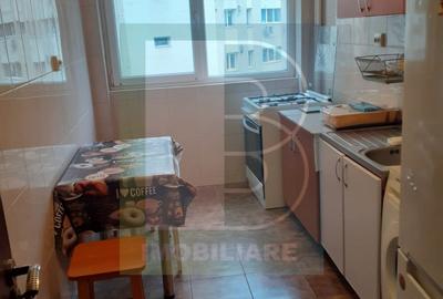 Apartament cu 3 camere semidecomandat, mobilat în Iancului