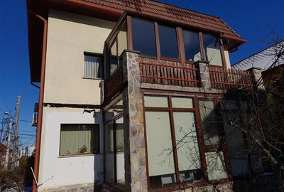 Casă individuală cu 8 camere cu Canalizare în Zorilor - 3