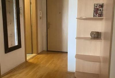 Garsonieră în Titan