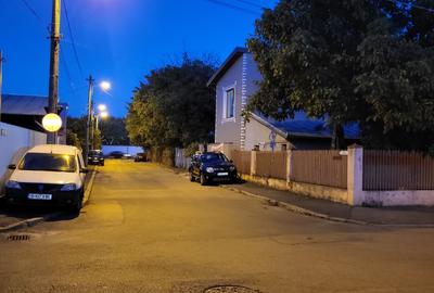 Casă individuală(P+!E+pod)+casă parter în aceeași curte. Teren 270 mp.Curte 150 - 2