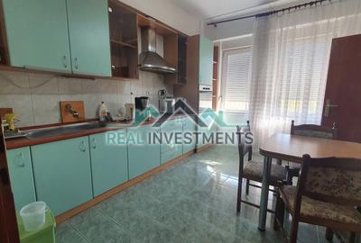 Apartament cu 3 camere semidecomandat în Boul Roșu