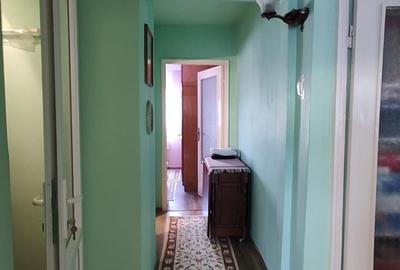 Apartament cu 3 camere semidecomandat în Central