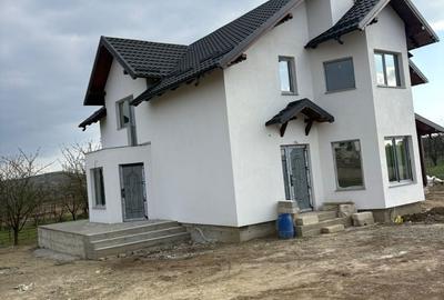 Casă cu 3 camere în Curtești - 3