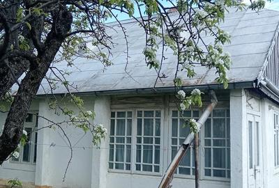 Casă cu Teren 2200 Mp în Brăești - 1