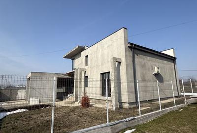 Casă cu 4 camere în Central - 2