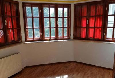 Spațiu comercial, de 300 mp, în Central - 4