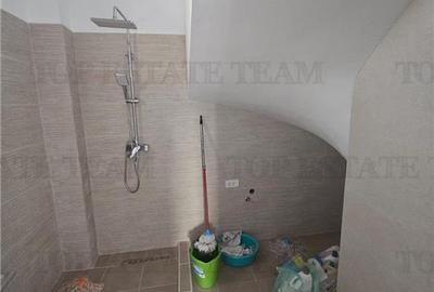 Casă cu 5 camere cu Canalizare în Roșu - 10