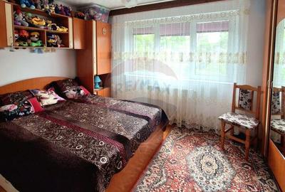 Apartament cu 3 camere de vanzare in zona Micro 5 - 7