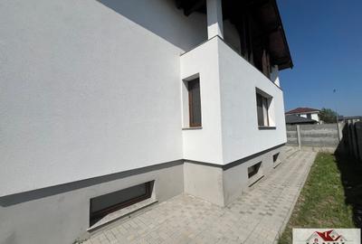 Duplex cu 4 camere cu Canalizare în Est - 1