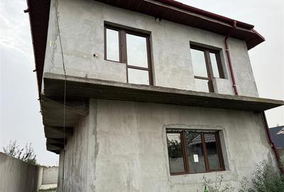 Casă individuală cu 4 camere cu Teren 250 Mp în Chercea - 1