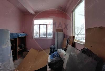 Casă cu 5 camere cu Teren 7531 Mp în Sacu - 3