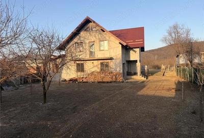 Casă cu Teren 8400 Mp în Pătrăuți - 15