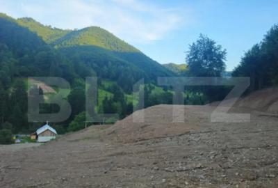 Teren de 14010 mp, în Central - 6