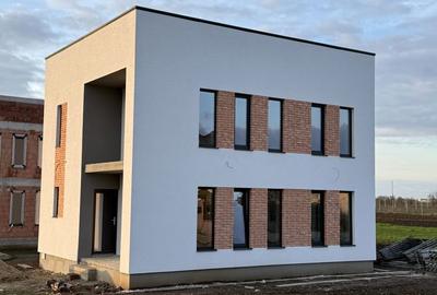 Casă cu 4 camere cu Teren 300 Mp în Central - 4