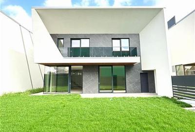 Casă individuală cu 5 camere cu Teren 439 Mp în Nord