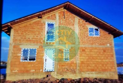 Casă cu 7 camere cu Teren 1300 Mp în Roman