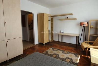 Garsoniera situata pe B-dul Iancu de Hunedoara la etajul 3, bloc izolat - 1