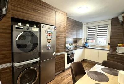 Apartament cu 3 camere decomandat, mobilat în Vlahuță