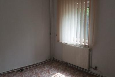 Apartament 3 camere la parter str.Octav Onicescu - 9