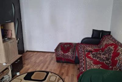 Apartament cu 2 camere semidecomandat în Craiovița Nouă