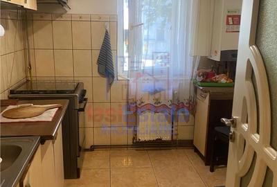 Apartament cu 4 camere decomandat în Nicolina