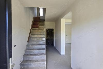 Casă cu 3 camere cu Canalizare în Central - 2