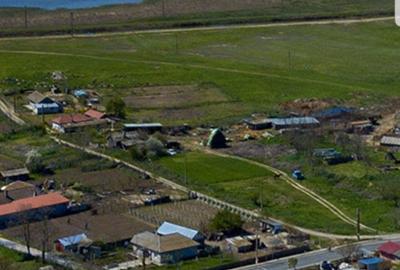 Teren de 2200 mp, în Sarinasuf - 1