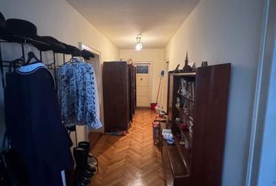 Casă cu 3 camere cu Teren 4000 Mp în Central - 1