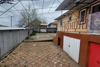 Casa de vanzare cu gradina aproape de Onesti - 4