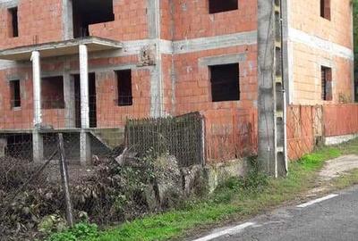Casă cu 4 camere în Cioboți - 1
