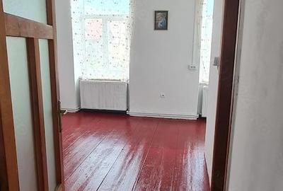 Casă cu 2 camere cu Teren 1263 Mp în Central - 3