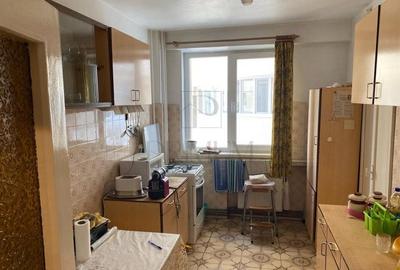 ULTRACENTRAL - 3 Camere - 2 Bai - Decomandat - Etaj intermediar - Centrala termi - 4