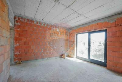 Casă cu 7 camere cu Canalizare în Central