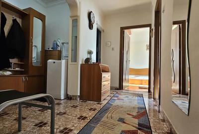 Apartament 2 camere centrala gaz zona Traian liceul Lahovari Apartament 2 camere centrala gaz zona Traian liceul Lahovari - 7