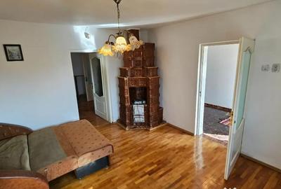 Casă cu 4 camere cu Teren 1200 Mp în Adjudeni - 1