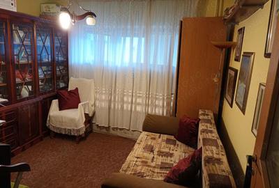 Apartament cu 3 camere decomandat în Lidia