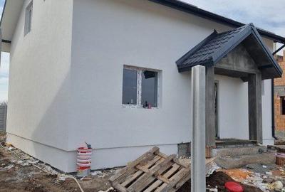 Casă cu 4 camere în Central - 1