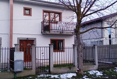 Duplex cu 5 camere cu Canalizare în Beceni - 4