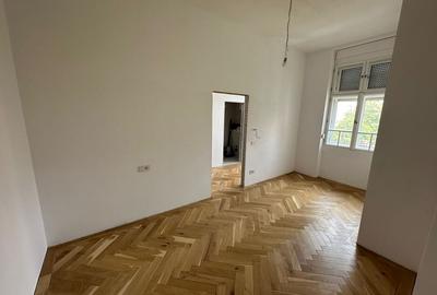 Apartament renovat în clădire istorică - are garaj - 16