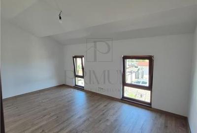 Duplex finalizat - bine compartimentat - toate utilitatile - doua balcoane - 10